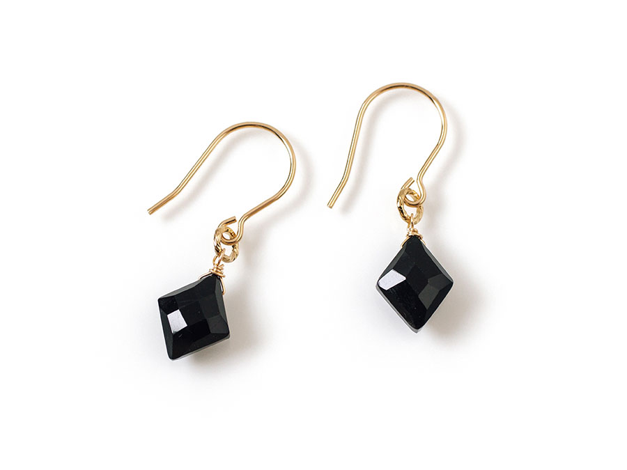 K14GFダイヤカット オニキスピアス K14GFダイヤカット オニキスピアス