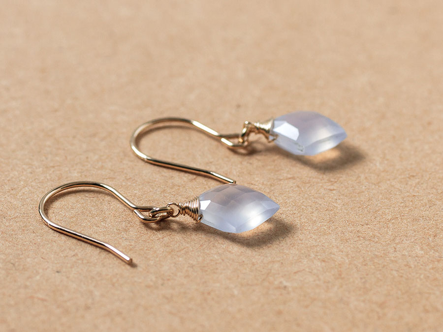 K14GFダイヤカット ナチュラルブルーカルセドニーピアス