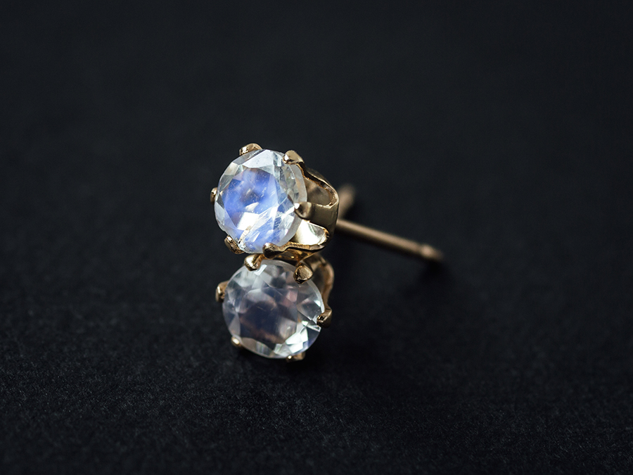 K14gfロイヤルブルームーンストーン ロックキャッチスタッドピアス 天然石ジュエリーのy Bijou