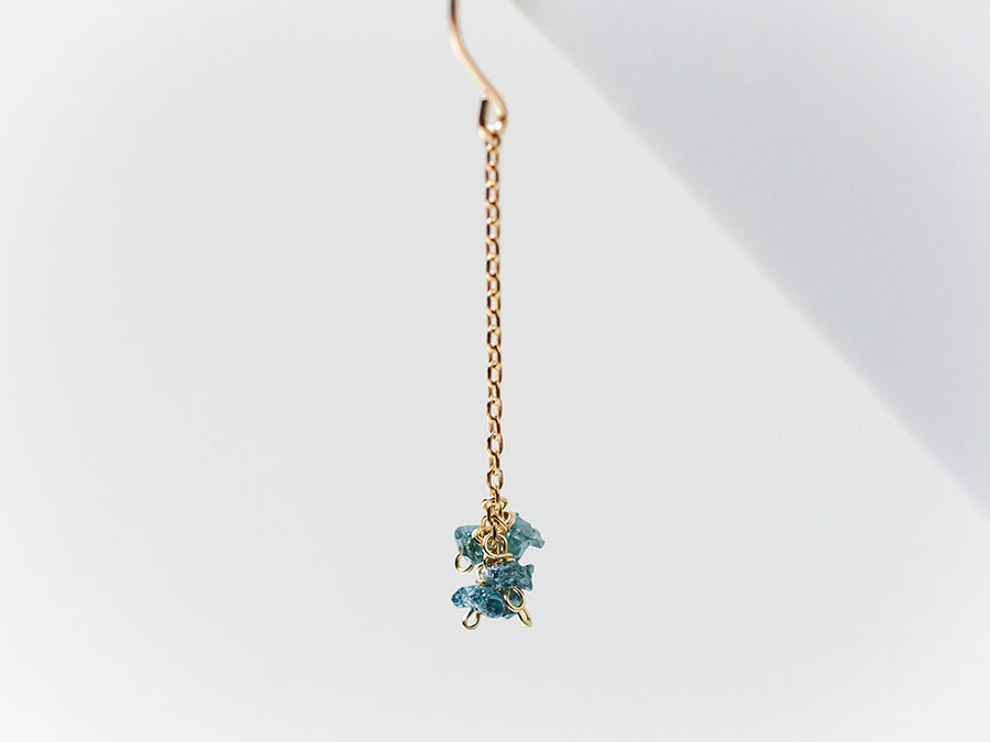 【Y-bijou】K18ブルーダイヤモンド チェーンピアス